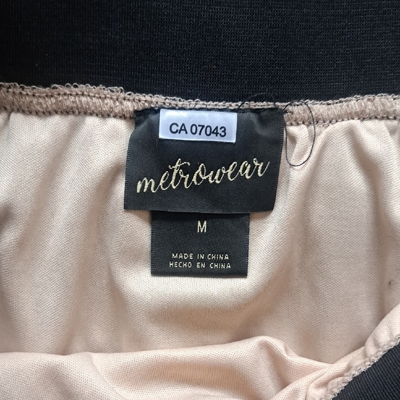 Metro Wear Black and Cream Floral A-Line Skirt - Picture 2 of 5